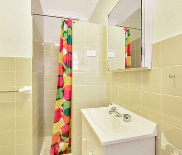 Oversized studio in quiet location - Photo 4
