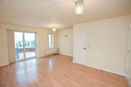 3 bedroom semi-detached house to rent - Photo 2