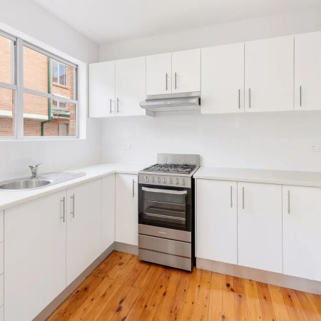 Two Bedroom Apartment in a Convenient Location! - Photo 3