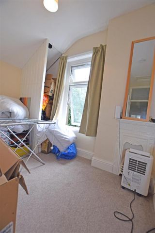4 bedroom terraced house to rent - Photo 2