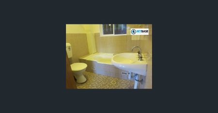 CONVENIENT 2 BEDROOM UNIT - CLOSE TO STATION. - Photo 4