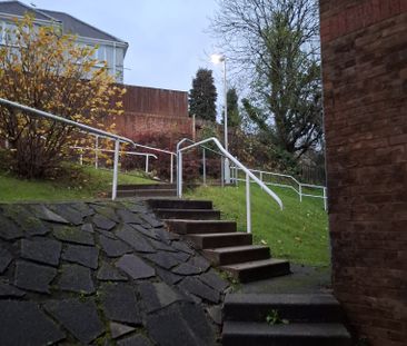 2 bed over 55’s flat. Accessed by many steps, good mobility essenti... - Photo 4