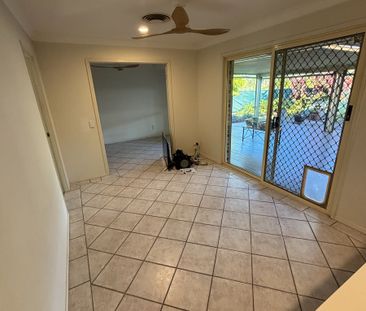 Stylish 3-Bedroom Family Home in Prime Parkwood Location - Photo 5