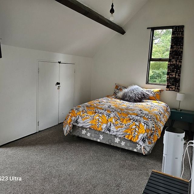 Large 4BR Family Home - Photo 1