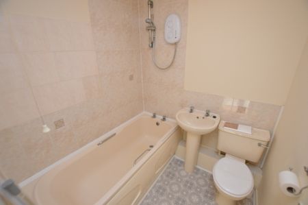 2 Bedroom Flat - Photo 3