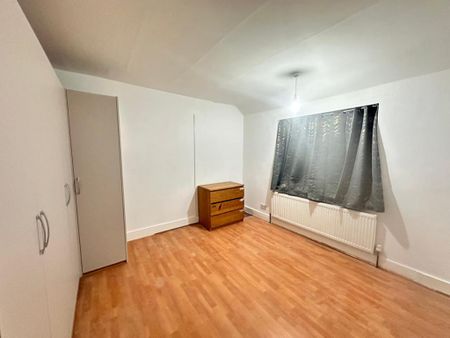 4 bedroom semi-detached house to rent - Photo 4