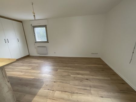 A LOUER - Studio refait à neuf et moderne de 28m² - Photo 3