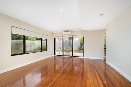 Spacious Three Bedroom Townhouse In Marrickville - Photo 4