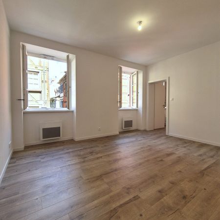 Un superbe 2 pièces refait à neuf – Cathédrale / rue du Chapon - Photo 5