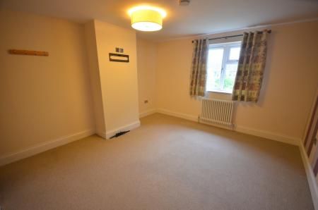 5 bedroom Detached house To Let - Photo 3