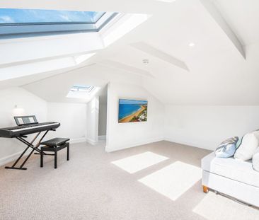 Sunny Penthouse Apartment, immaculately presented, superbly locatio... - Photo 4