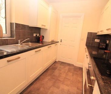 3 bedroom flat to rent - Photo 6