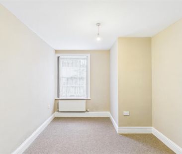 3 bedroom flat to rent - Photo 3