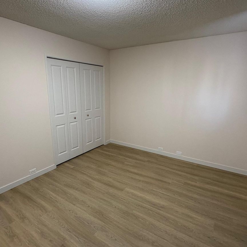 House in NW - Photo 1