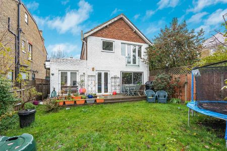 4 bedroom detached house to rent - Photo 3