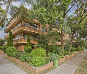 Newly Renovated Two-Bedroom Apartment in Prime Coastal Location - Photo 6