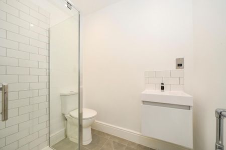 1 bedroom in a house share to rent - Photo 3