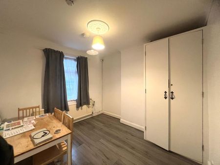 6 bedroom semi-detached house to rent - Photo 3