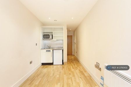 Studio to rent - Photo 3