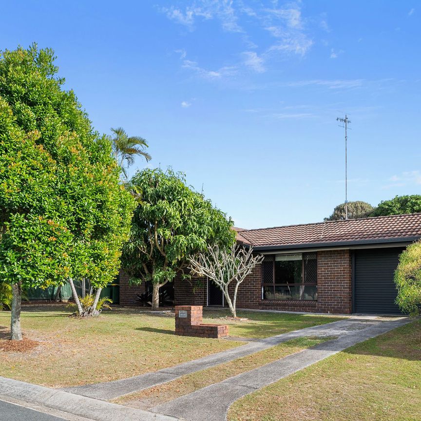 24 Dame Patti Drive , Sunrise Beach. - Photo 1