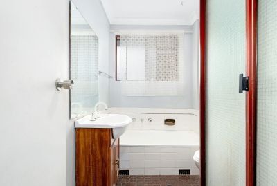 Cozy Townhouse - Walk to Park & Shops - Photo 4