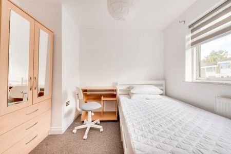 £753 p/w (£3,263 pcm) - Photo 5