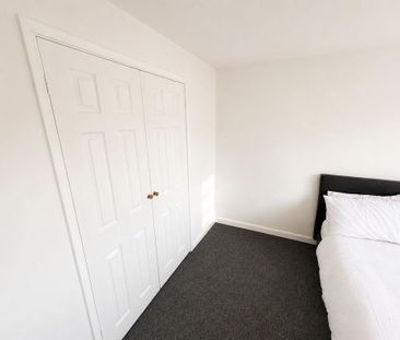 House of multiple occupation to rent - Photo 1