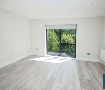 Woodside Park Road, N12, London - Photo 2