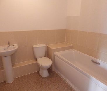 2, 169 Hornbeam Close - Photo 4