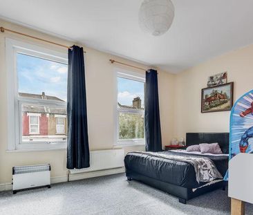 4 bedroom terraced house to rent - Photo 6