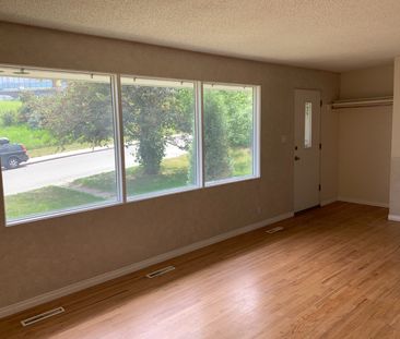 2 bdrms up 2 bdrms down well maintained Main Floor home in Winston ... - Photo 3