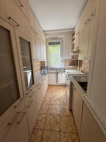 Kiadó jó állapotú panel lakás - Székesfehérvár - Photo 4
