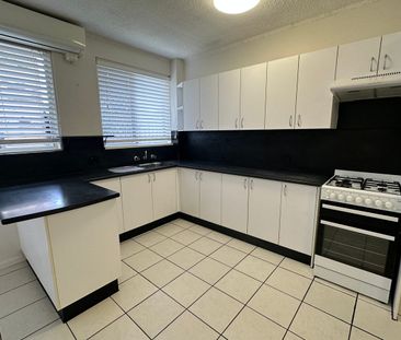 Well-Presented 2 Bedroom Unit - Photo 4