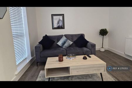 3 bedroom end of terrace house to rent - Photo 4