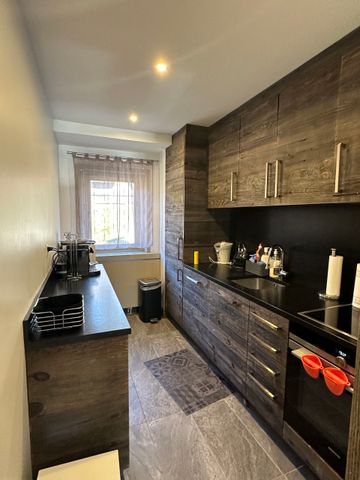 Beautiful 4.5 room duplex near the center - Photo 5