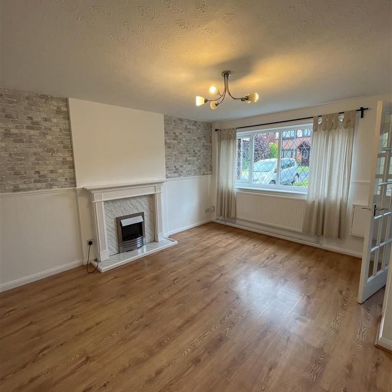 3 bedroom mews to rent - Photo 1