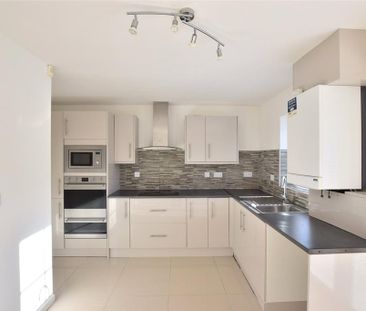 3 bedroom end of terrace house to rent - Photo 5