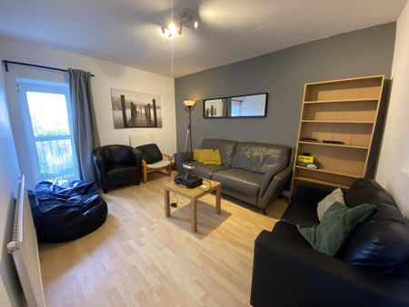 4 bedroom flat to rent - Photo 3