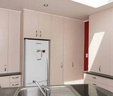 Spacious 4 Bedroom Home in Northland - Photo 2