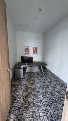 Luxury 2-Bed Corner Suite with Unmatched Lake & City Views – The Eli - Photo 2