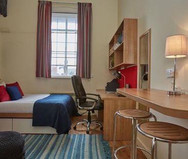 1 bedroom in a flat share to rent - Photo 4