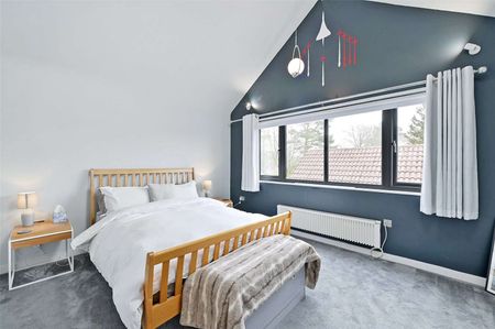 An exceptional five-bedroom detached residence, immaculately presented and positioned on one of Nailsea’s most sought-after and exclusive roads. - Photo 5