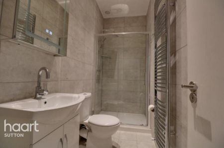 1 bedroom in a flat share to rent - Photo 3