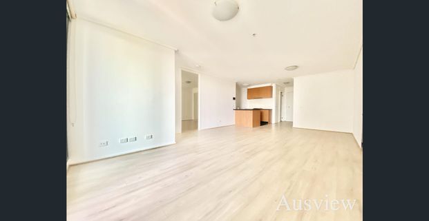 Supersized Summit Entertainer in Convenient Southbank Locate - Photo 1