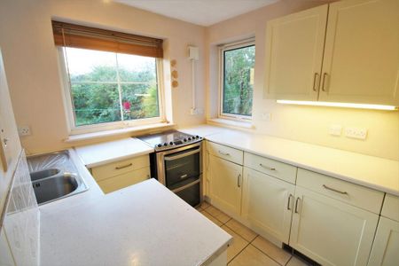 5 bedroom semi-detached house to rent - Photo 5