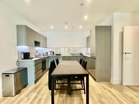 2 Bed Flat, York Road, SW11 - Photo 5