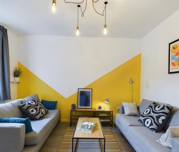 6 bedroom house to rent - Photo 1