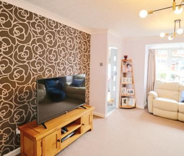 4 bedroom detached house to rent - Photo 3