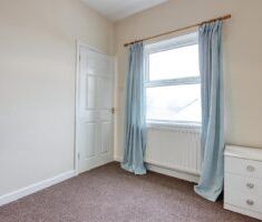 2 BEDROOM House - Semi-Detached - Photo 2