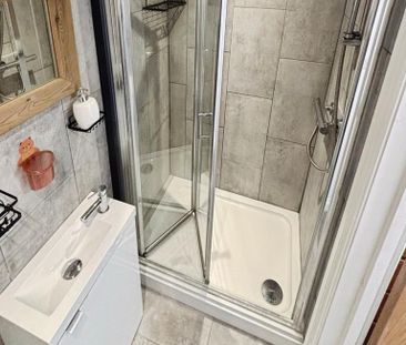 1 bedroom in a house share to rent - Photo 4